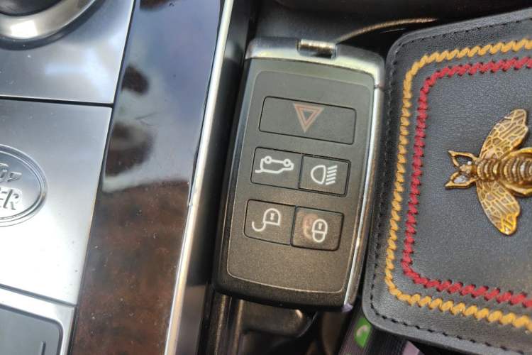Used Land Rover Range 2021 3.0 L6 Century Extended Classic Edition Vehicle Key