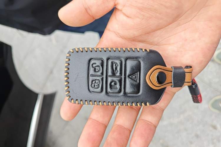 Used Land Rover Range 2021 3.0 L6 Century Extended Classic Edition Vehicle Key