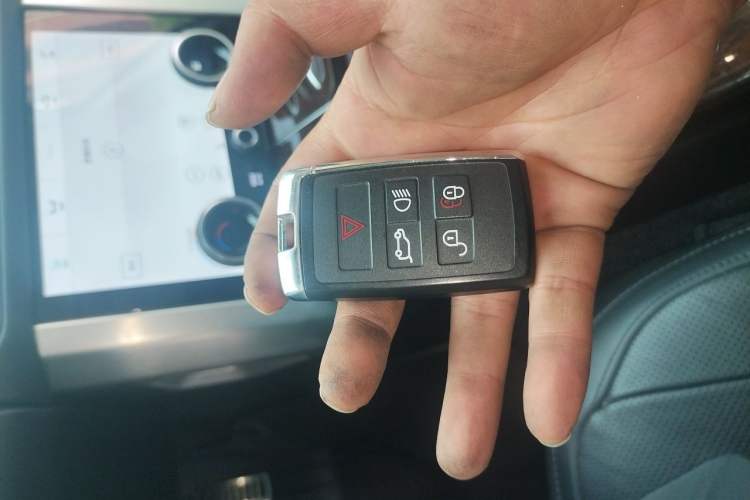 Used Land Rover Range 2021 3.0 L6 Century Extended Classic Edition Vehicle Key