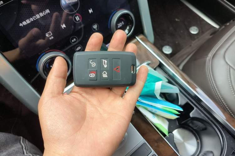 Used Land Rover Range 2021 3.0 L6 Century Extended Classic Edition Vehicle Key