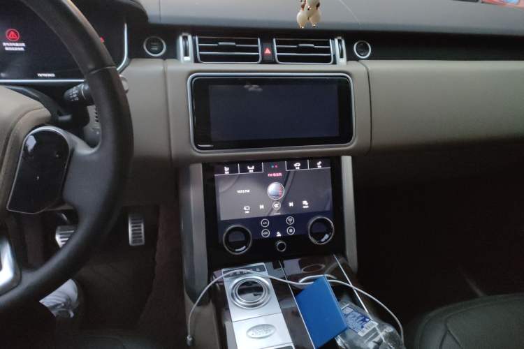 Used Land Rover Range 2021 3.0 L6 Century Extended Classic Edition Audio And AC Panel