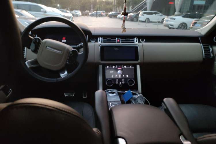Used Land Rover Range 2021 3.0 L6 Century Extended Classic Edition Center Console