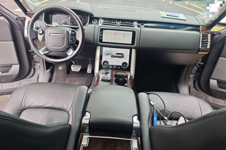 Used Land Rover Range 2021 3.0 L6 Century Extended Classic Edition Center Console