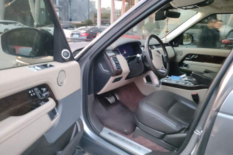 Used Land Rover Range 2021 3.0 L6 Century Extended Classic Edition Driver Seat