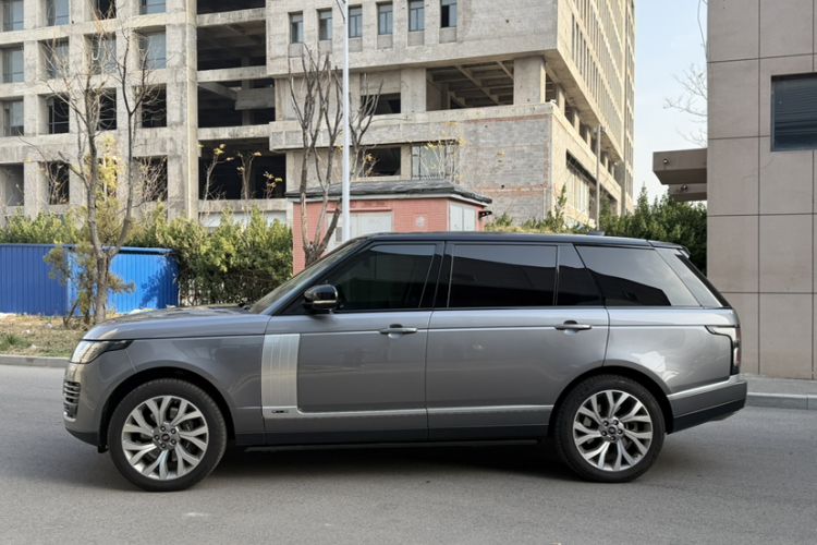 Used Land Rover Range 2021 3.0 L6 Century Extended Classic Edition Exterior 4