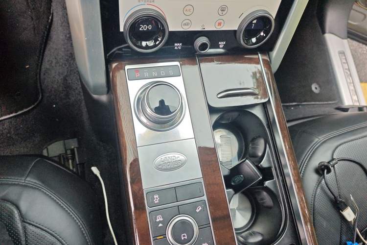 Used Land Rover Range 2021 3.0 L6 Century Extended Classic Edition Gear Lever