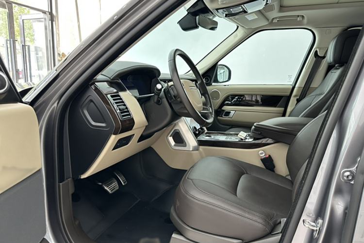 Used Land Rover Range 2021 3.0 L6 Century Extended Classic Edition Interior 1