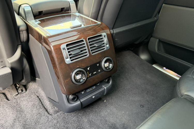 Used Land Rover Range 2021 3.0 L6 Century Extended Classic Edition Interior 1