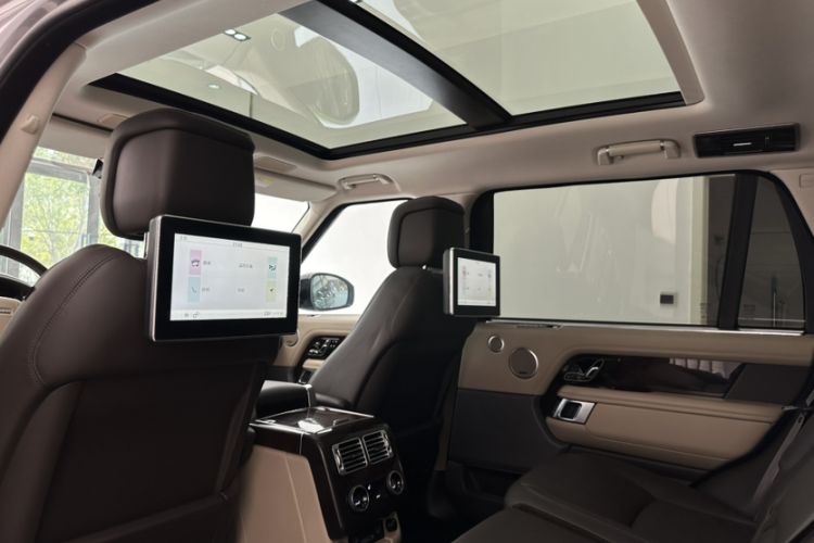 Used Land Rover Range 2021 3.0 L6 Century Extended Classic Edition Interior 10