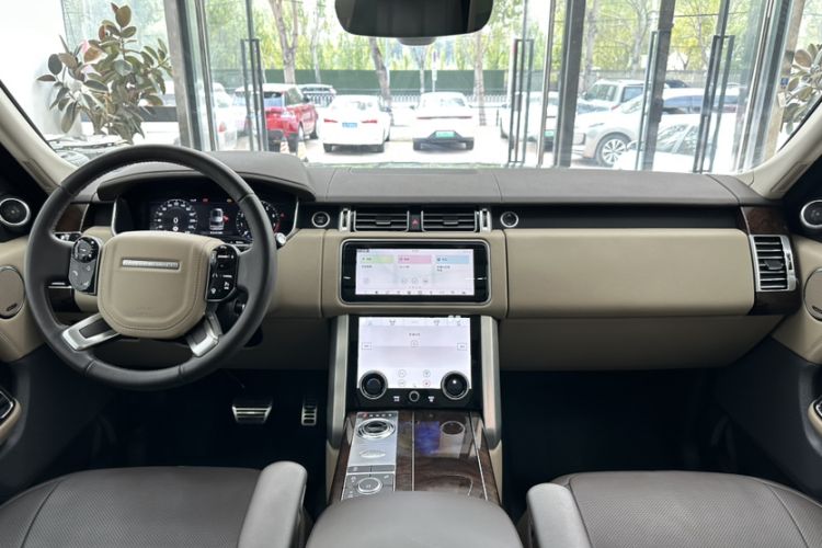 Used Land Rover Range 2021 3.0 L6 Century Extended Classic Edition Interior 11