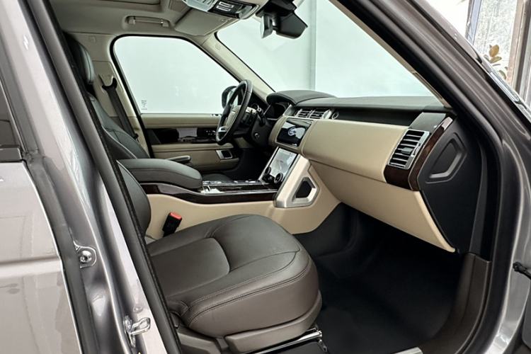 Used Land Rover Range 2021 3.0 L6 Century Extended Classic Edition Interior 13