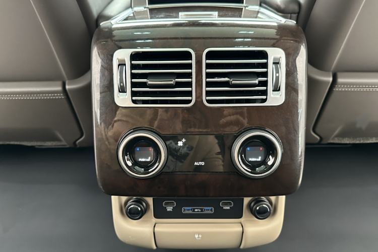 Used Land Rover Range 2021 3.0 L6 Century Extended Classic Edition Interior 14