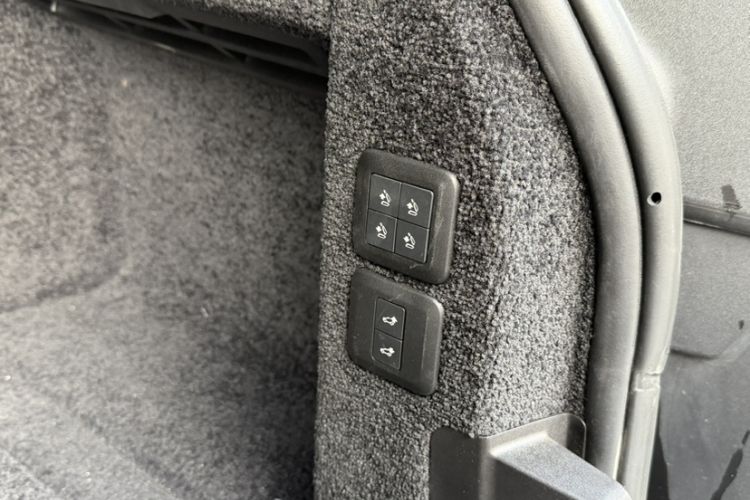 Used Land Rover Range 2021 3.0 L6 Century Extended Classic Edition Interior 2