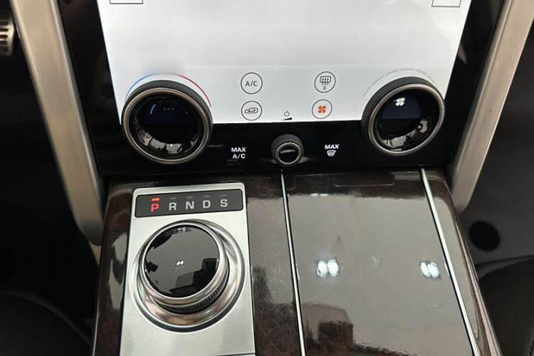 Used Land Rover Range 2021 3.0 L6 Century Extended Classic Edition Interior 3