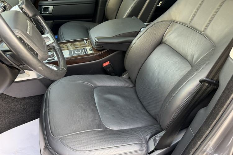 Used Land Rover Range 2021 3.0 L6 Century Extended Classic Edition Interior 4