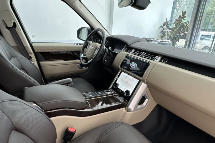 Used Land Rover Range 2021 3.0 L6 Century Extended Classic Edition Interior 6