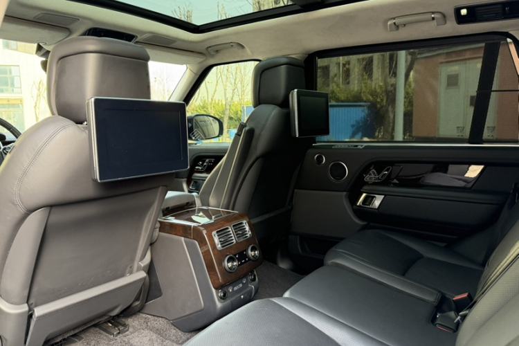 Used Land Rover Range 2021 3.0 L6 Century Extended Classic Edition Interior 6