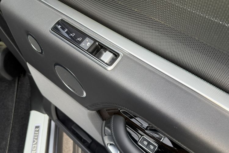 Used Land Rover Range 2021 3.0 L6 Century Extended Classic Edition Interior 8