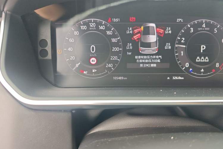 Used Land Rover Range 2021 3.0 L6 Century Extended Classic Edition Odometer Close Up