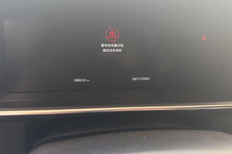 Used Land Rover Range 2021 3.0 L6 Century Extended Classic Edition Odometer Close Up