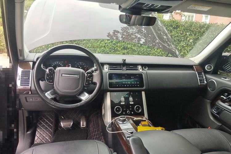 Used Land Rover Range 2021 3.0 L6 Century Extended Classic Edition Center Console