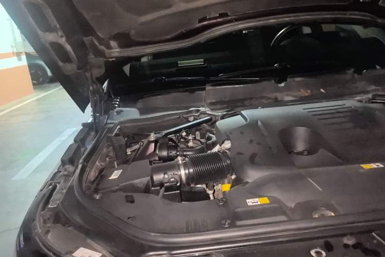 Used Land Rover Range 2021 3.0 L6 Century Extended Classic Edition Engine Bay Right