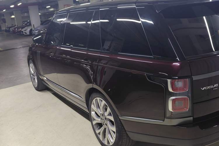 Used Land Rover Range 2021 3.0 L6 Century Extended Classic Edition Exterior 5