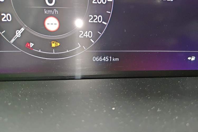 Used Land Rover Range 2021 3.0 L6 Centennial Edition Odometer Close Up