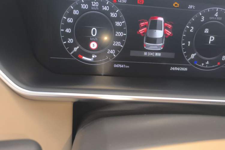 Used Land Rover Range 2021 3.0 L6 Century Extended Classic Edition Odometer Close Up