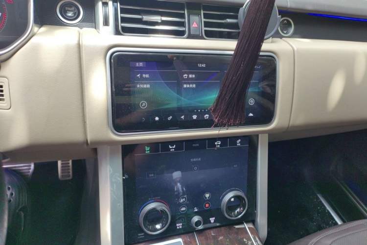 Used Land Rover Range 2021 3.0 L6 Centennial Edition Audio And AC Panel