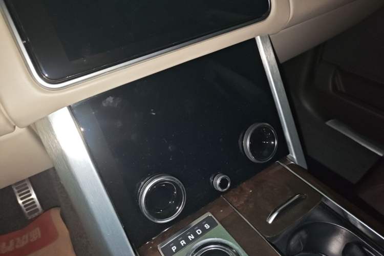 Used Land Rover Range 2021 3.0 L6 Century Extended Classic Edition Audio And AC Panel