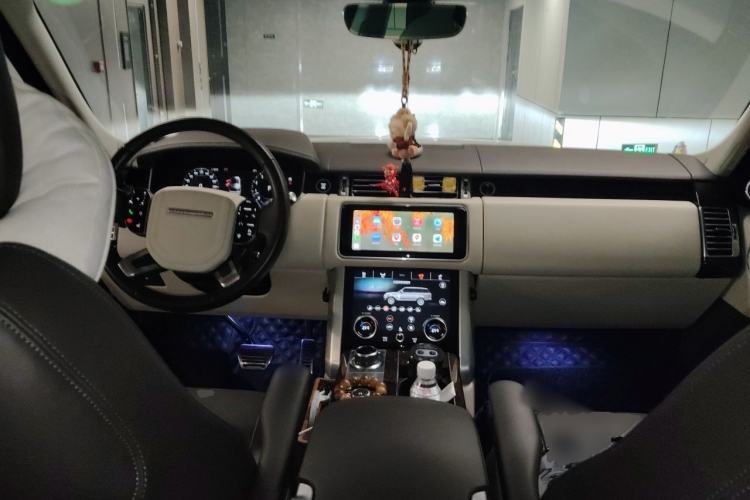 Used Land Rover Range 2021 3.0 L6 Century Extended Classic Edition Center Console