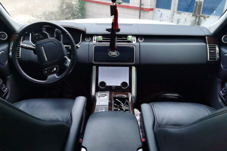 Used Land Rover Range 2021 3.0 L6 Grand Edition Center Console