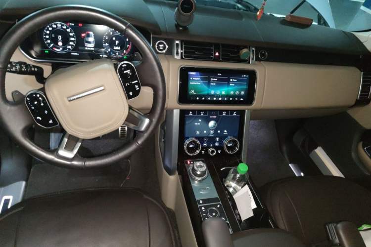 Used Land Rover Range 2021 3.0 L6 Century Extended Classic Edition Center Console