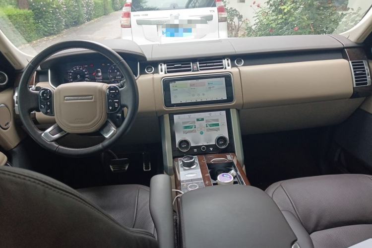 Used Land Rover Range 2021 3.0 L6 Century Extended Classic Edition Center Console