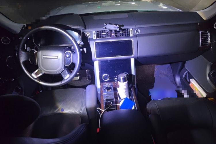 Used Land Rover Range 2021 3.0 L6 Century Extended Classic Edition Center Console