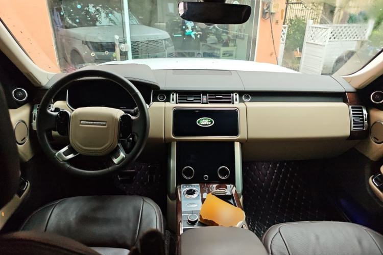 Used Land Rover Range 2021 3.0 L6 Century Extended Classic Edition Center Console
