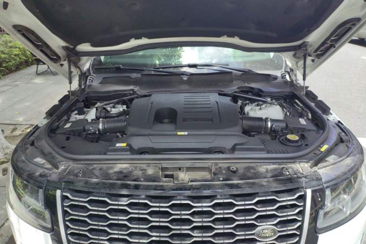 Used Land Rover Range 2021 3.0 L6 Centennial Edition Engine Bay