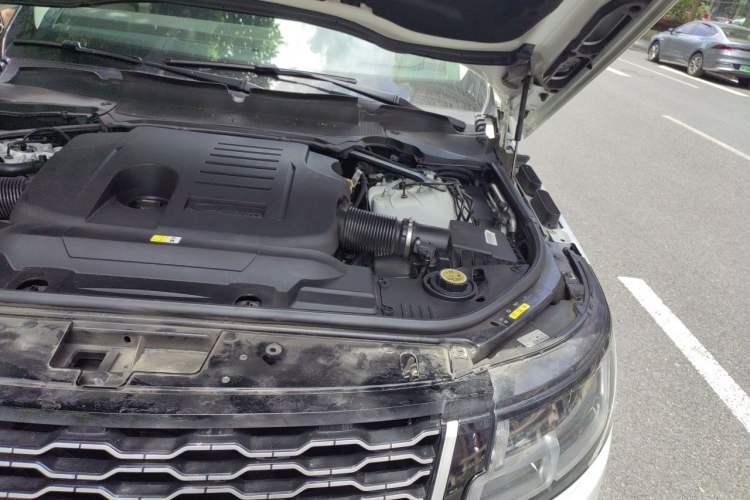 Used Land Rover Range 2021 3.0 L6 Centennial Edition Engine Bay Left