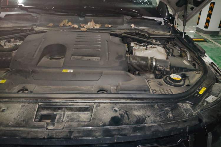 Used Land Rover Range 2021 3.0 L6 Grand Edition Engine Bay Left