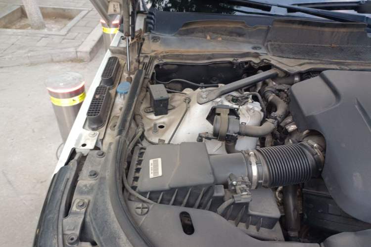 Used Land Rover Range 2021 3.0 L6 Centennial Edition Engine Bay Right