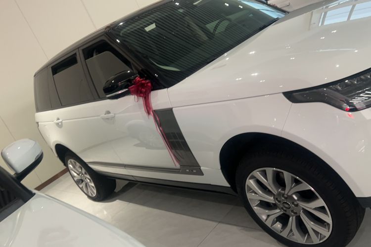 Used Land Rover Range 2021 3.0 L6 Century Extended Classic Edition Exterior 2