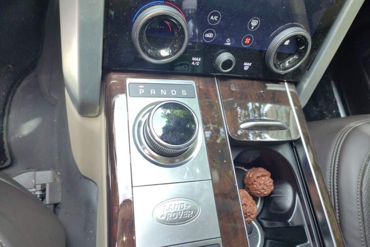 Used Land Rover Range 2021 3.0 L6 Centennial Edition Gear Lever