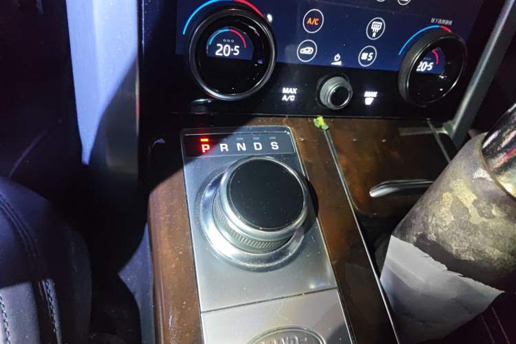 Used Land Rover Range 2021 3.0 L6 Century Extended Classic Edition Gear Lever
