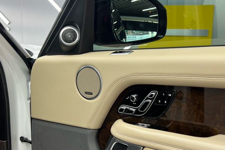 Used Land Rover Range 2021 3.0 L6 Century Extended Classic Edition Interior 1