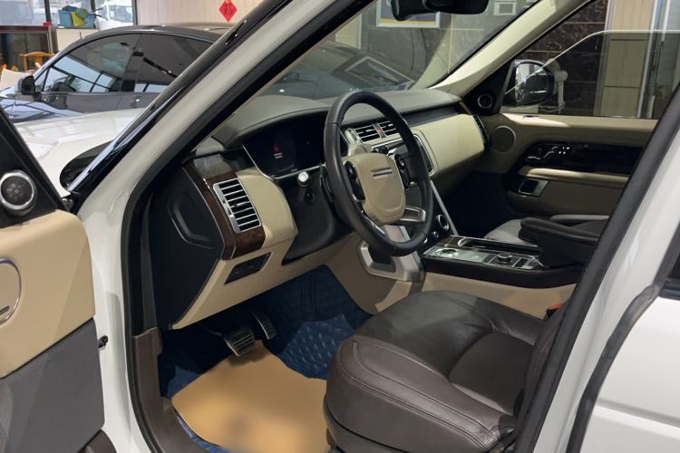 Used Land Rover Range 2021 3.0 L6 Century Extended Classic Edition Interior 1