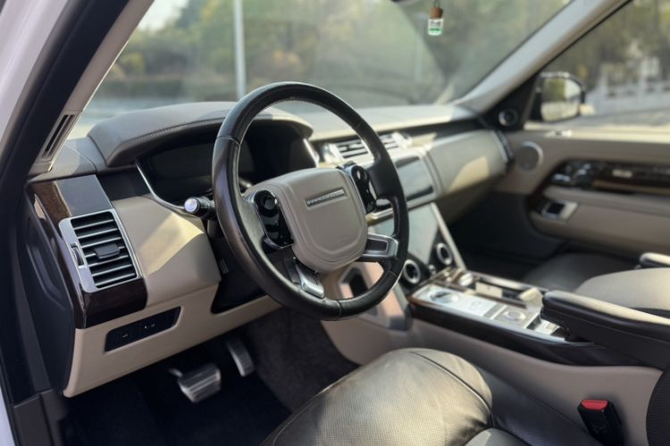 Used Land Rover Range 2021 3.0 L6 Century Extended Classic Edition Interior 1