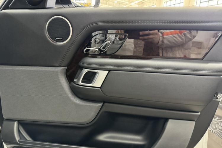 Used Land Rover Range 2021 3.0 L6 Grand Edition Interior 10