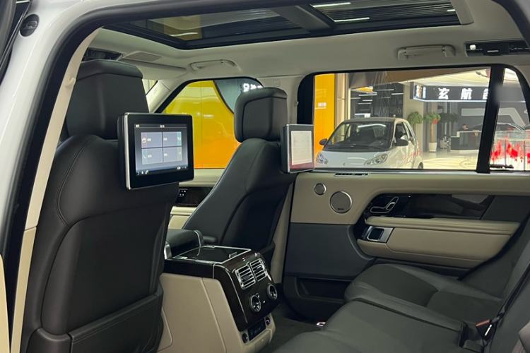Used Land Rover Range 2021 3.0 L6 Century Extended Classic Edition Interior 10