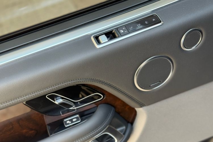 Used Land Rover Range 2021 3.0 L6 Century Extended Classic Edition Interior 11